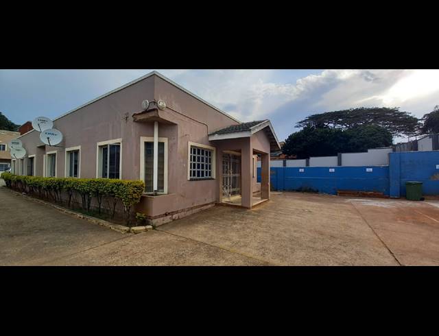 9 BEDROOM HOUSE FOR SALE IN ISIPINGO RAIL